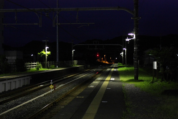 6月下旬の蒸し暑い夜に
