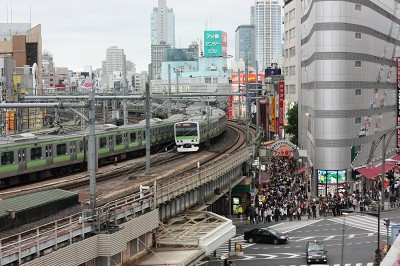 5月上旬の人ごみの中の休日