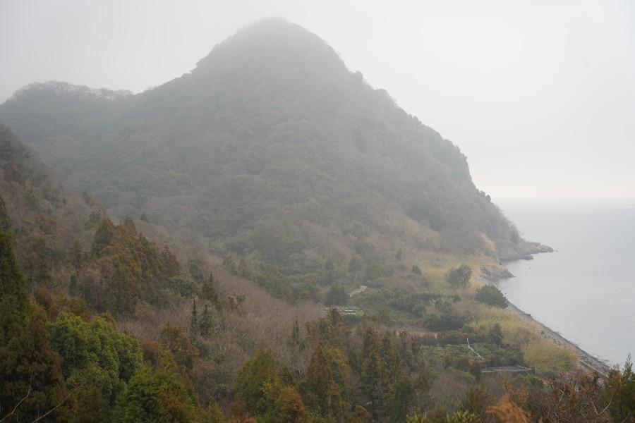 もやの中の二神島