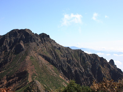 10月上旬の澄みきった青空とともに